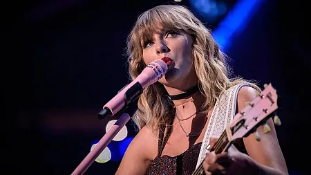 Taylor Swift Headshot