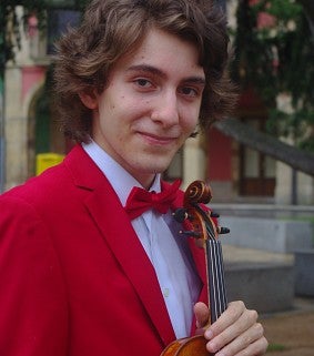 alfonso-headshot-holding-violin-.jpeg